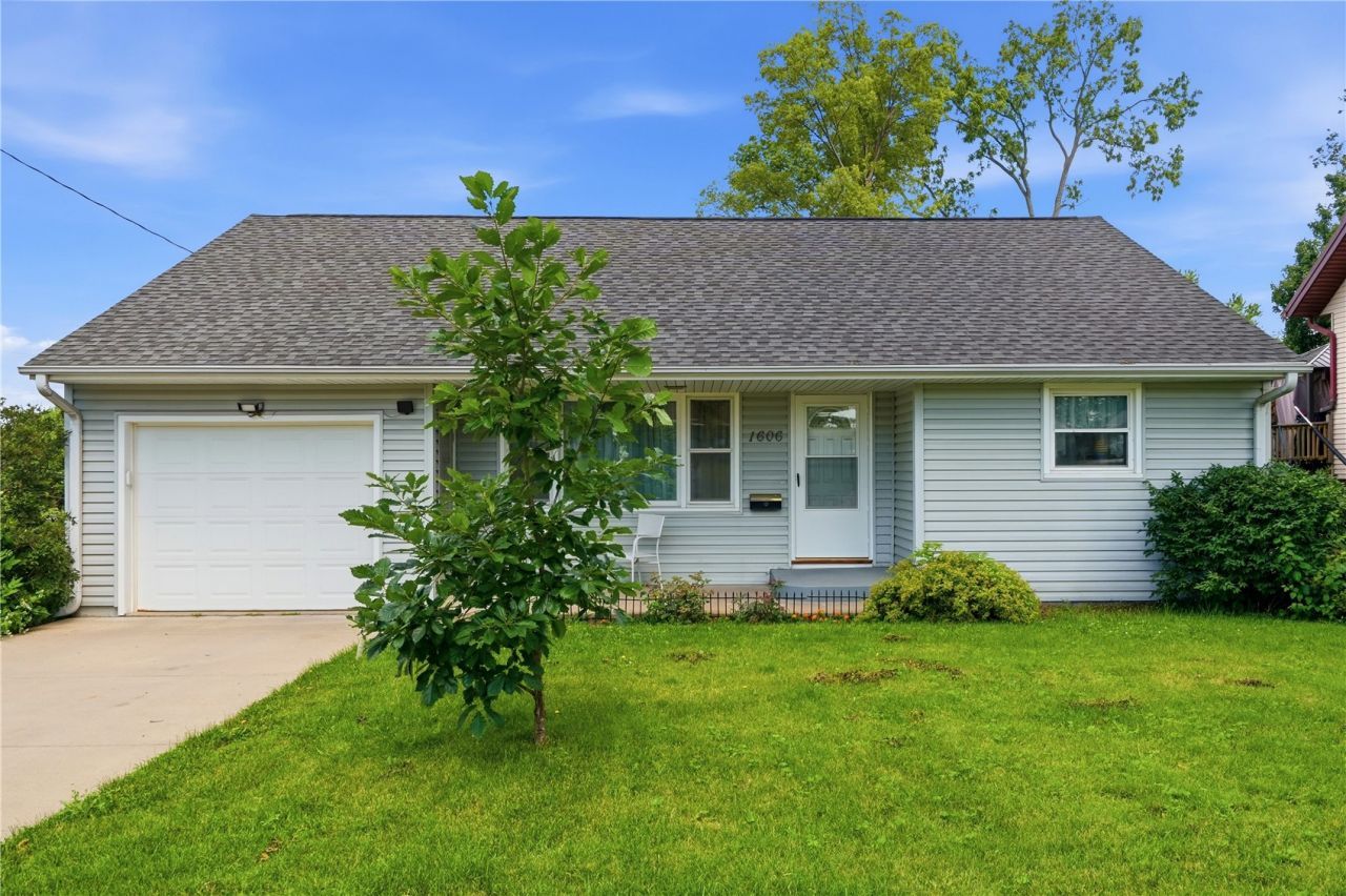 1606 Maplewood Drive Ne, Cedar Rapids, IA 52402 Main Photo