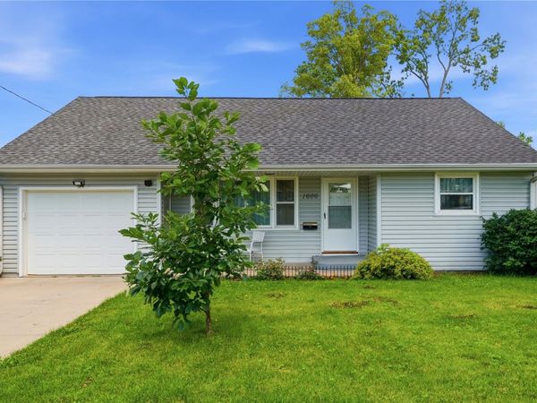 1606 Maplewood Drive NE, Cedar Rapids, IA 52402