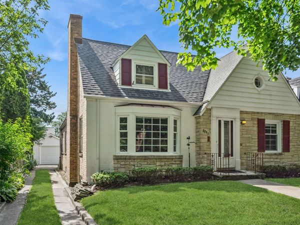 6241 N Leroy Avenue, Chicago, IL 60646