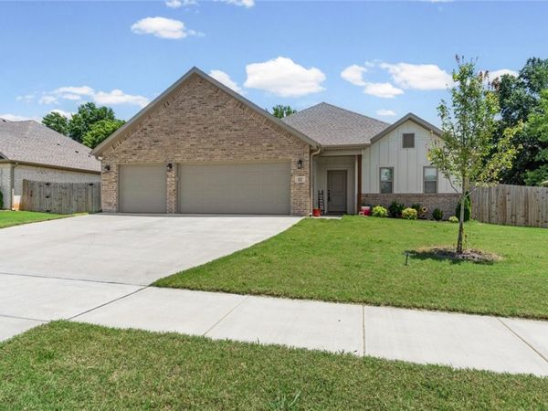 82 N Sheep Dog Avenue , Farmington, AR 72730
