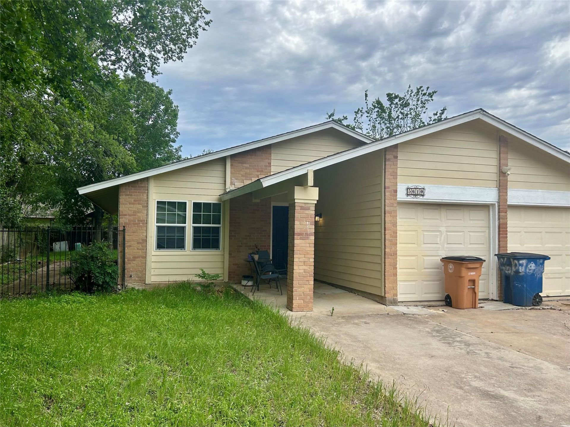 5610 Tallow Tree Dr, Austin, TX 78744 Main Photo