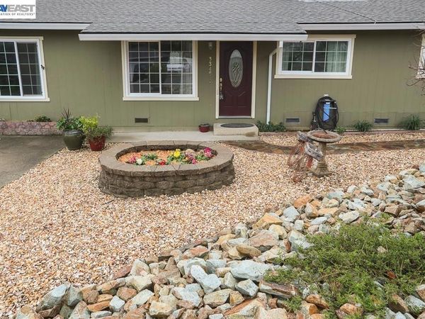 3345 Oakwood Place, Redding, CA 96001