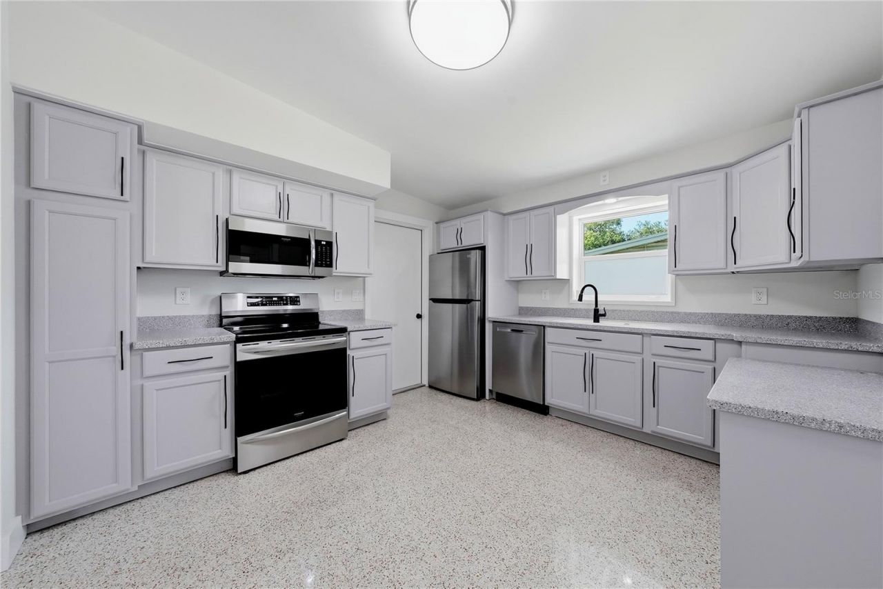 197 Overbrook Drive E, Largo, FL 33770 Photo