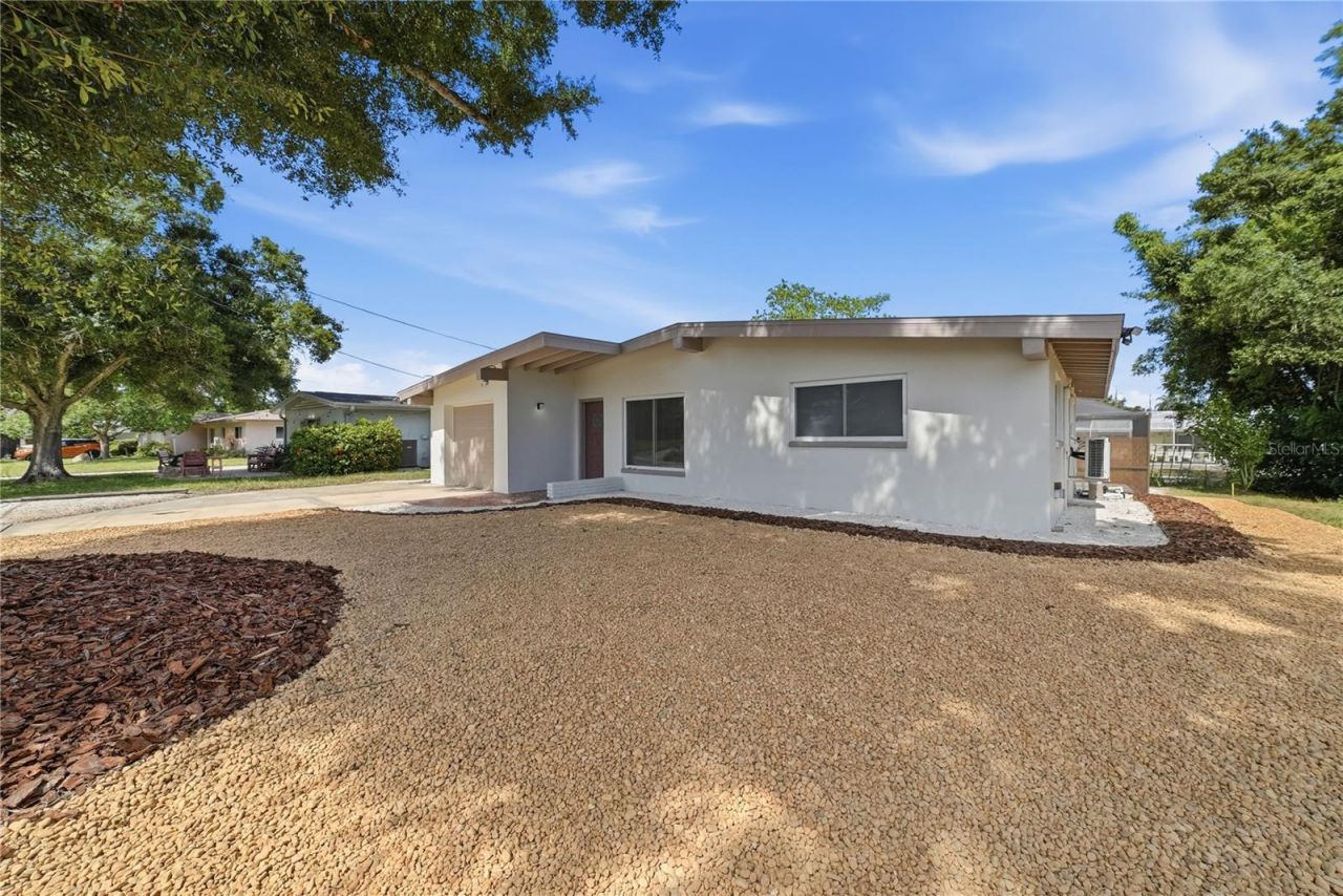 197 Overbrook Drive E, Largo, FL 33770 Photo