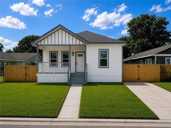 12 COFFEE Drive, Chalmette, LA 70043