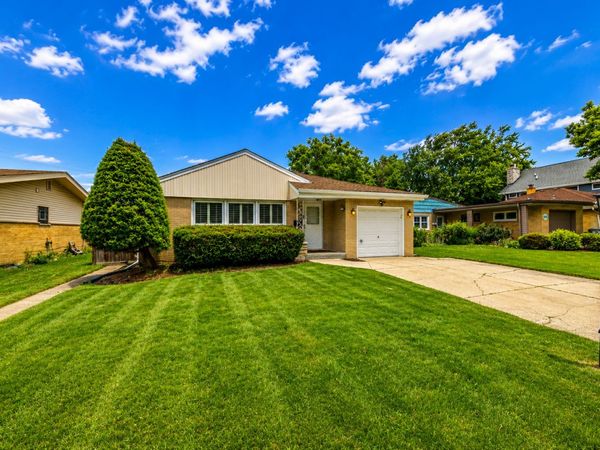 408 S Albert Street , Mount Prospect, IL 60056