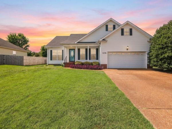 1174 Flat Stone Dr, Gallatin, TN 37066