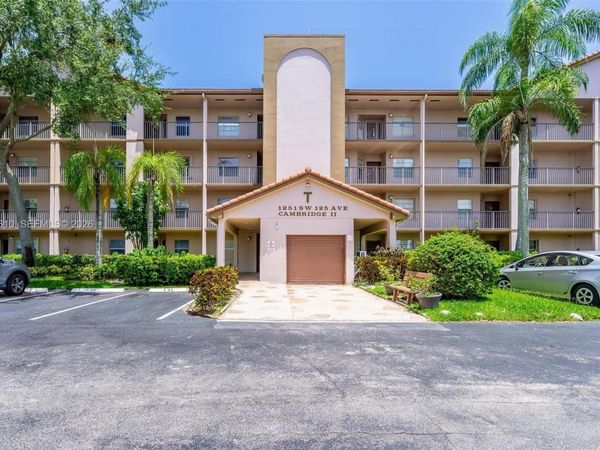 1251 SW 125th Ave, Unit 402T, Pembroke Pines, FL 33027