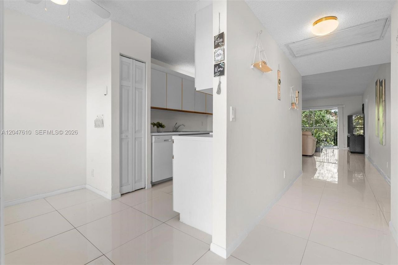 1251 SW 125th Ave, Unit 402T, Pembroke Pines, FL 33027 Photo