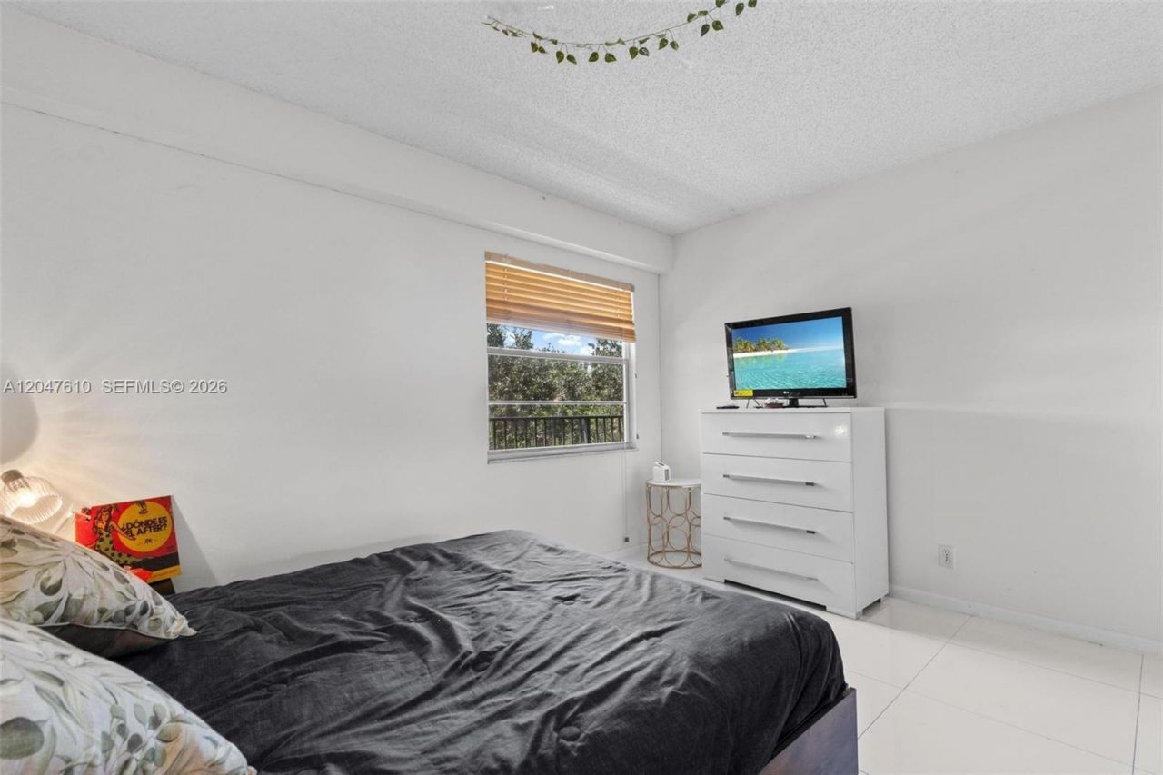1251 SW 125th Ave, Unit 402T, Pembroke Pines, FL 33027 Photo