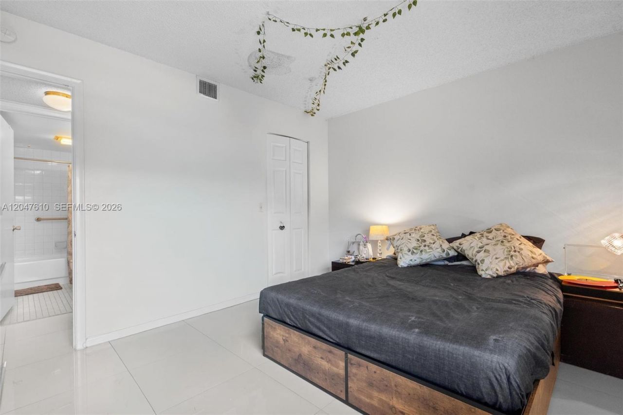 1251 SW 125th Ave, Unit 402T, Pembroke Pines, FL 33027 Photo