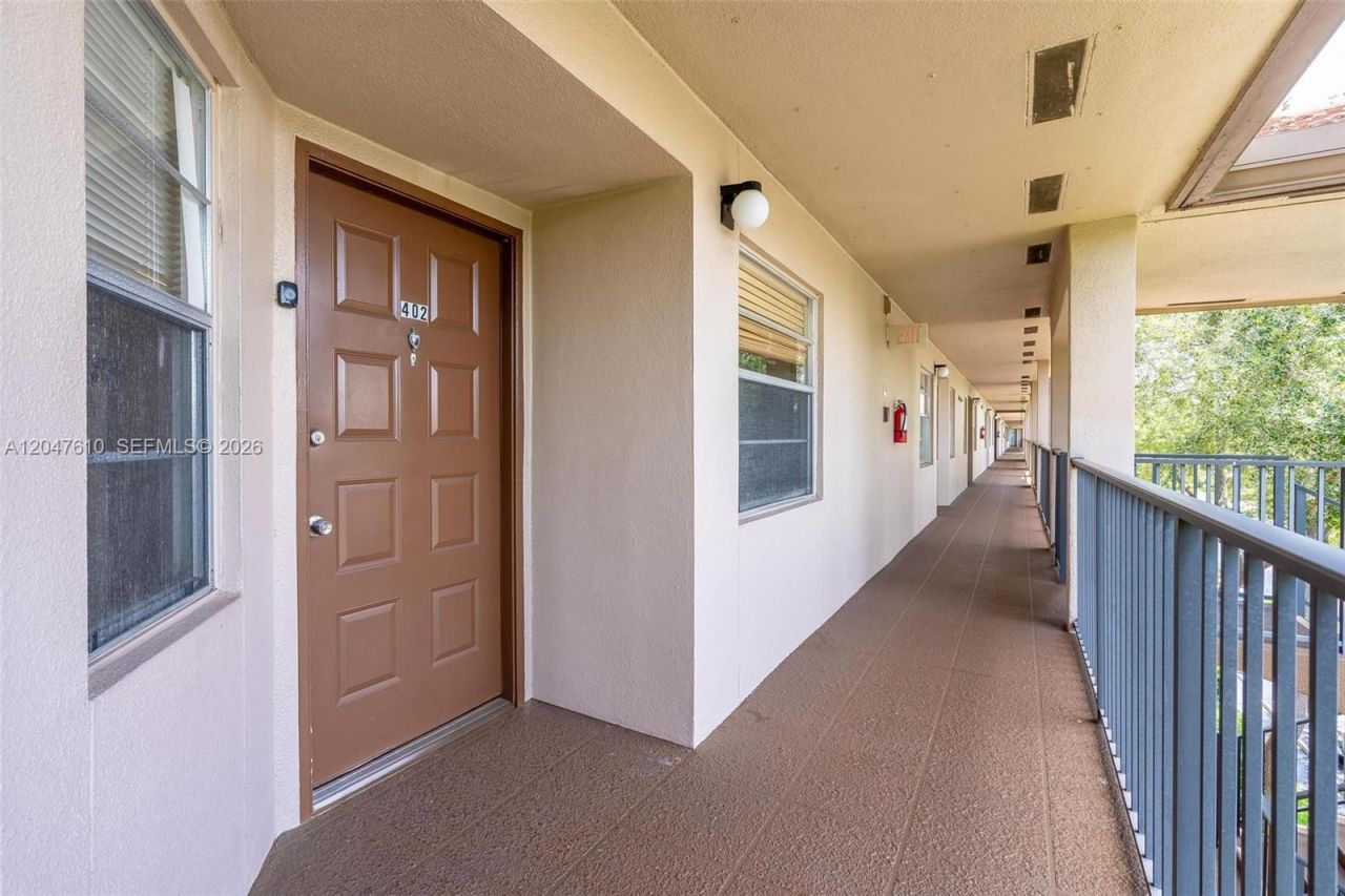 1251 SW 125th Ave, Unit 402T, Pembroke Pines, FL 33027 Photo