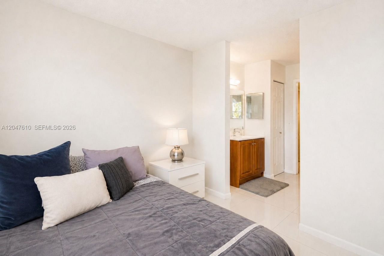 1251 SW 125th Ave, Unit 402T, Pembroke Pines, FL 33027 Photo