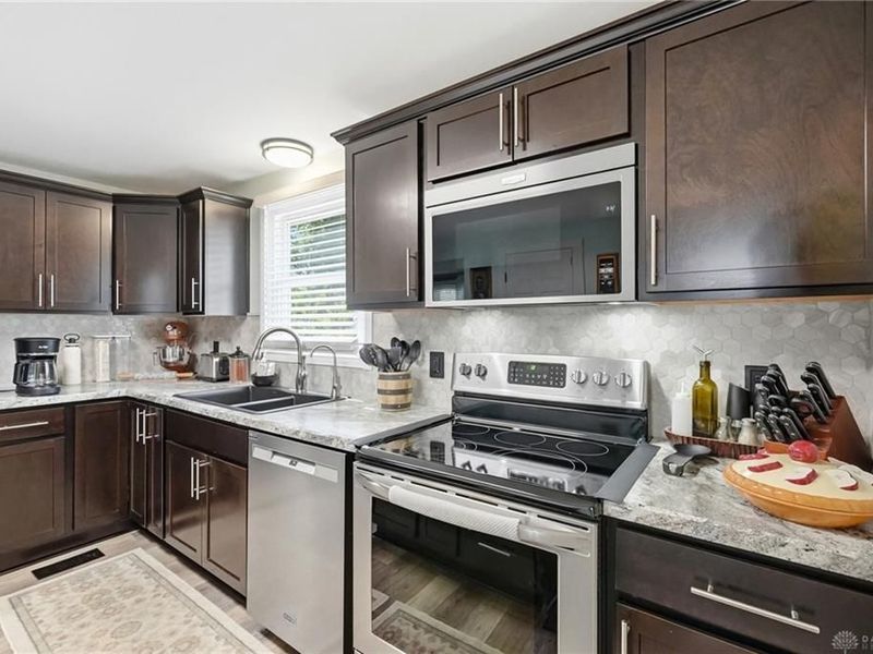 339 Blumen Lane, Moraine, OH 45439 Photo 11