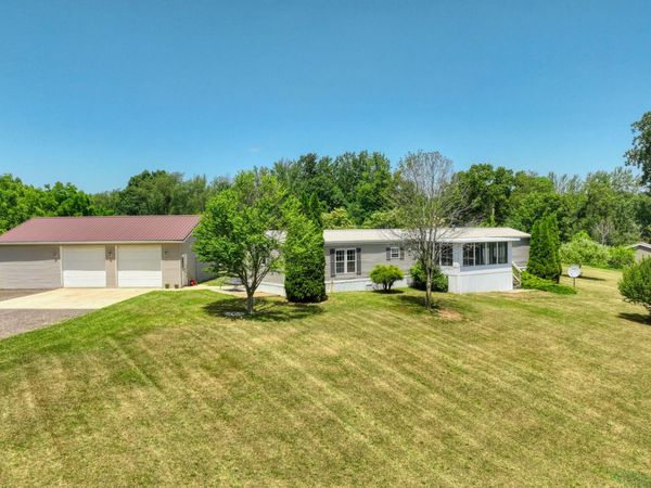 2752 W Mosherville Road, Jonesville, MI 49250