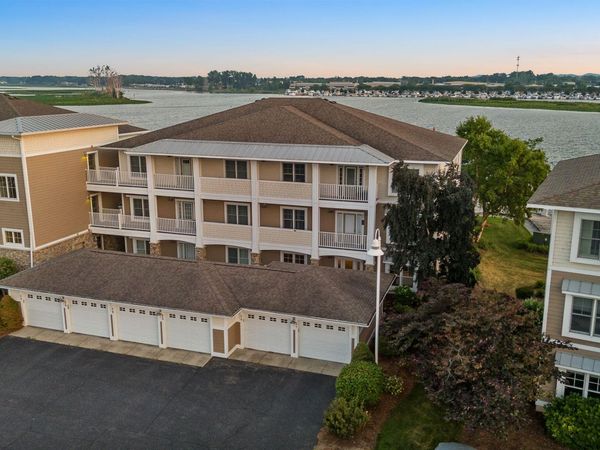 930 W Savidge Street, Unit 20, Spring Lake, MI 49456