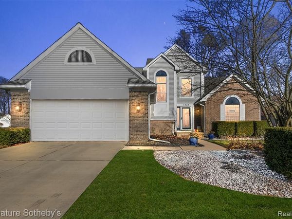 1237 Woodcrest Court, Walled Lake, MI 48390
