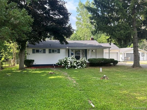 6182 Surrey Lane , Burton, MI 48519