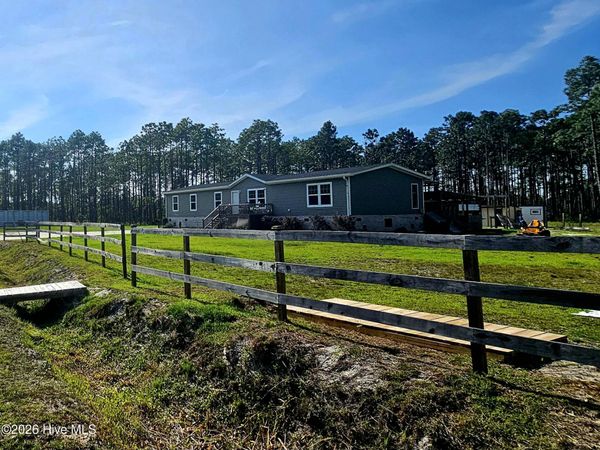 2094 Traders Neck Road , Hampstead, NC 28443