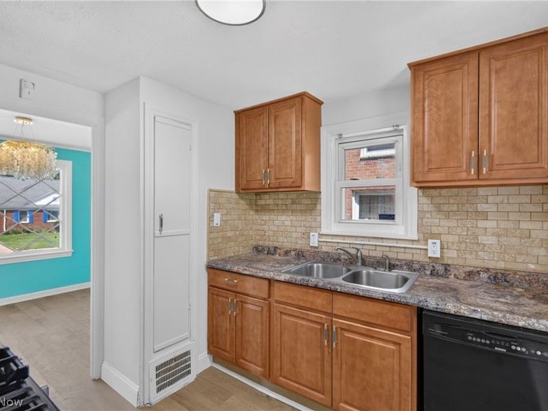 18412 Waterbury Avenue, Maple Heights, OH 44137 Photo 18