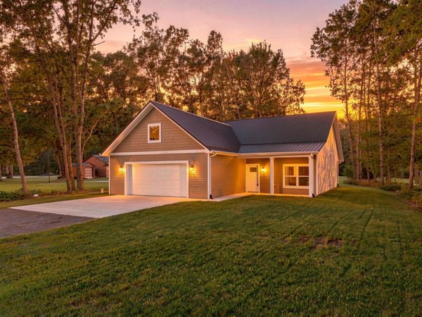6805 Mayfair Drive, Canadian Lakes, MI 49346