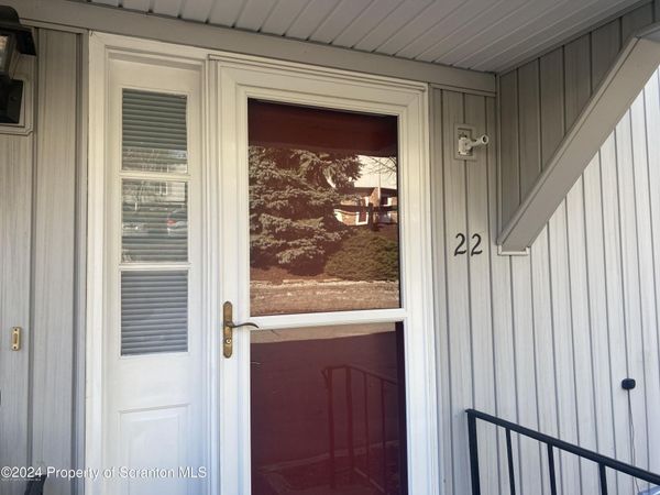 22 Abington Gardens Drive , Chinchilla, PA 18410