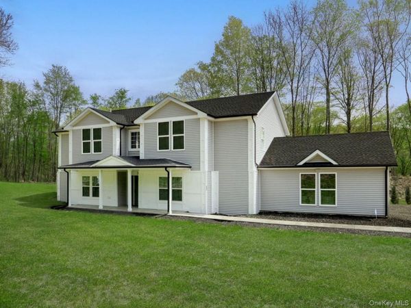 82 Hampton Road, Marlboro, NY 12542
