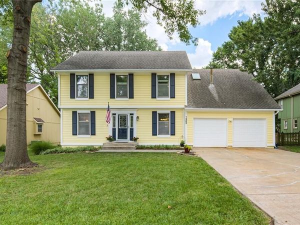 1385 E Meadow Lane, Olathe, KS 66062