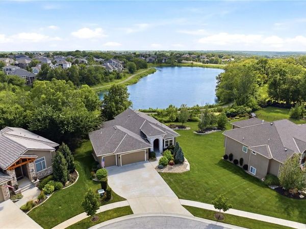 24855 W 95th Terrace, Lenexa, KS 66227