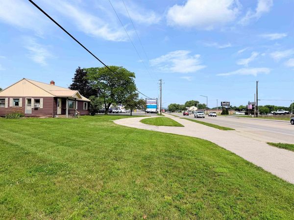 1733 S Marquette Road, Prairie Du Chien, WI 53821