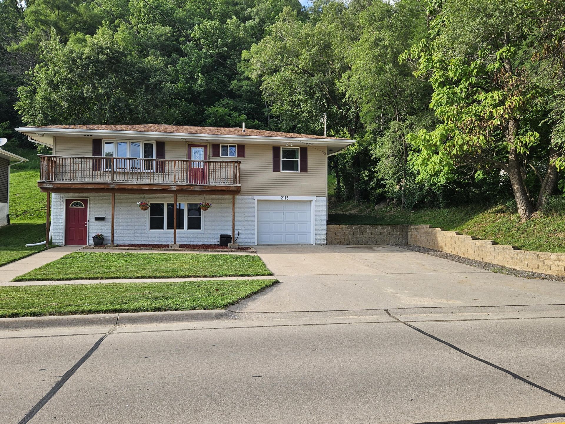 2115 Hershey, Muscatine, IA 52761 Main Photo