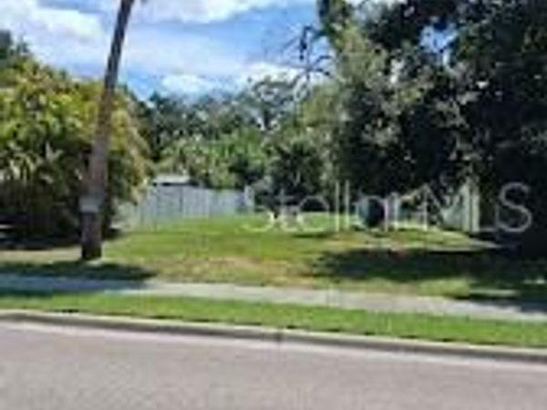 BANANA STREET , TARPON SPRINGS, FL 34689