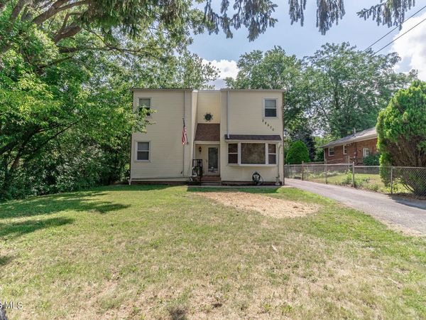 28570 Simmons Road, Perrysburg, OH 43551