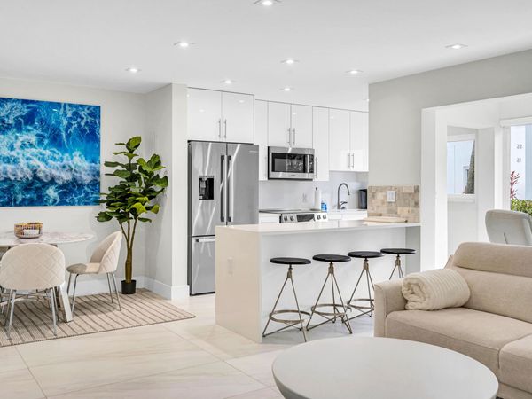 425 Bayshore Drive, Unit 15, Fort Lauderdale, FL 33304