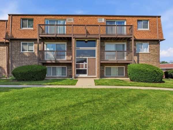 101 Boardwalk Street, Unit 2W, Elk Grove Village, IL 60007