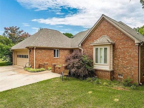 244 Woodridge Way , Royston, GA 30662