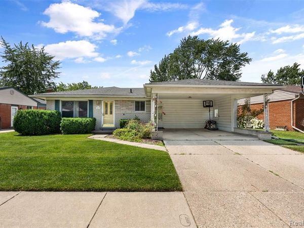 35379 Lucinda Drive , Clinton Twp, MI 48035