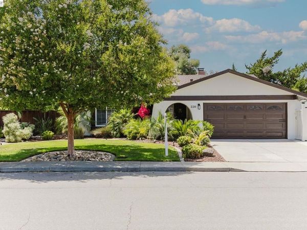 220 Yosemite Dr., Livermore, CA 94551