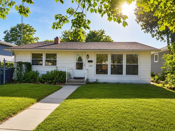 2210 Hermon Avenue, Zion, IL 60099