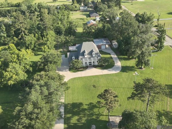 13427 Piney Pointe Road, Gonzales, LA 70737