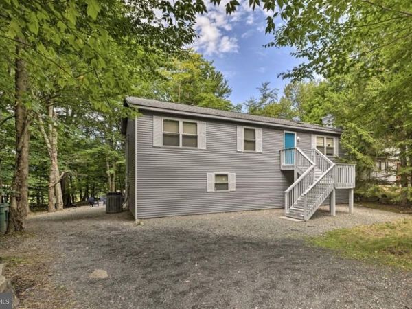 327 COUNTRY PLACE DRIVE , TOBYHANNA, PA 18466