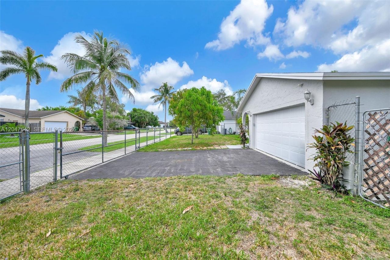 13224 SW 255th Ter , Homestead, FL 33032 Photo