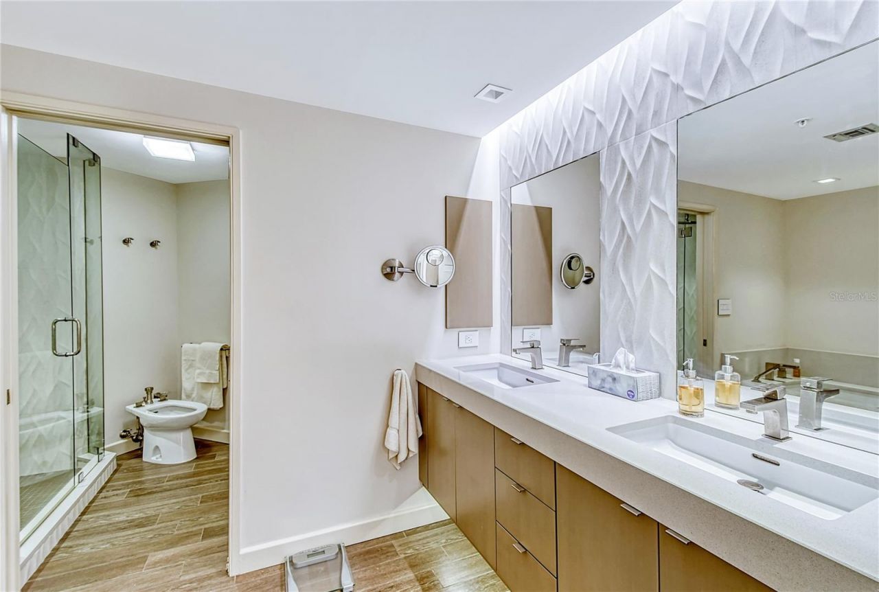 1211 Gulf Of Mexico Drive , Unit 302, Longboat Key, FL 34228 Photo