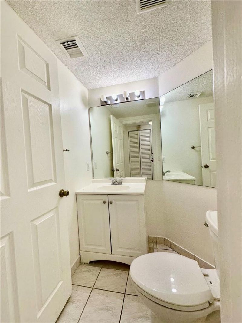 7470 NW 1st Place, Plantation, FL 33317 Photo