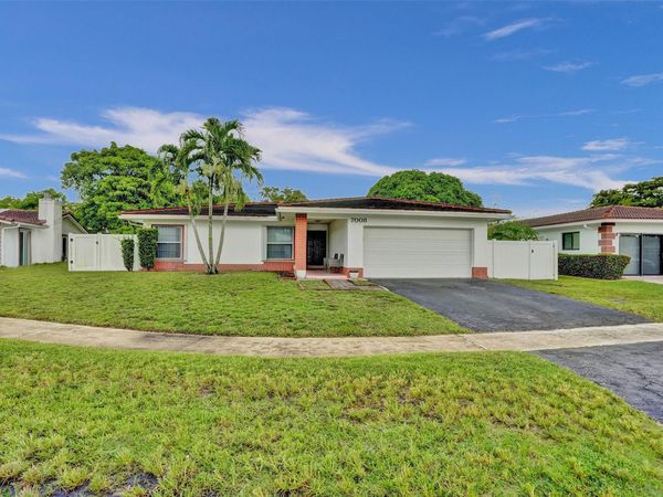 7008 NW 81st Street, Tamarac, FL 33321