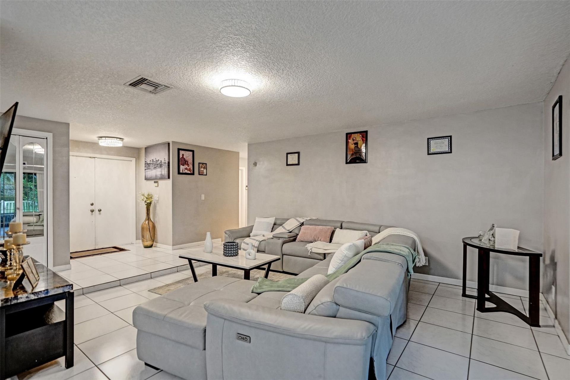 7008 NW 81st Street, Tamarac, FL 33321 Photo