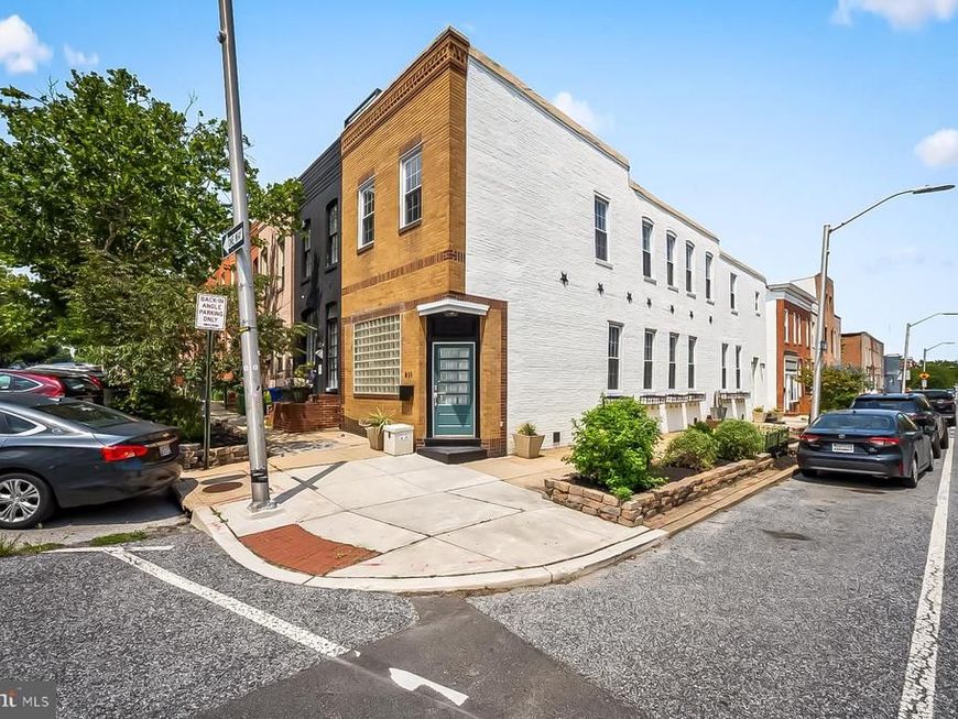 831 S Milton Avenue S, Baltimore, MD 21224 Main Photo