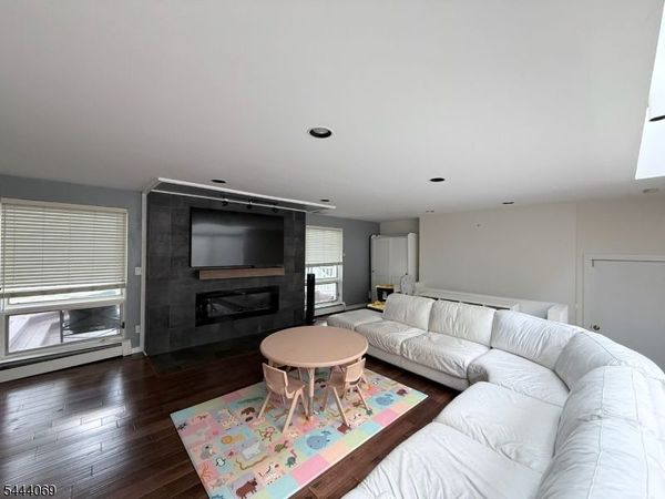 7 Jefferson Ave, Millburn, NJ 07078