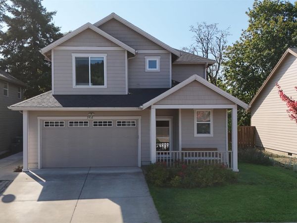 2432 Robbins Wy, Lebanon, OR 97355