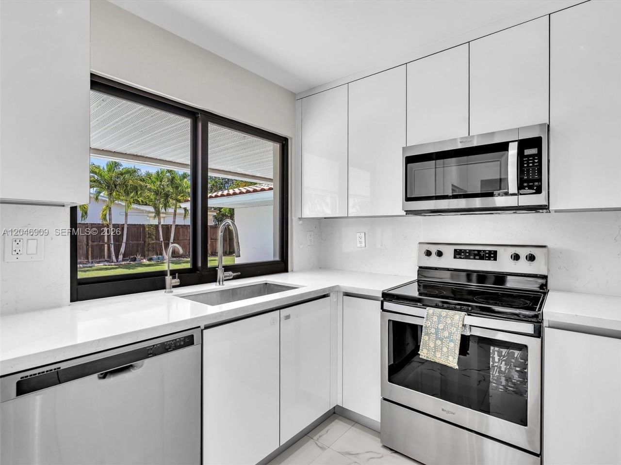 19225 NE 18th Ave , Miami, FL 33179 Photo